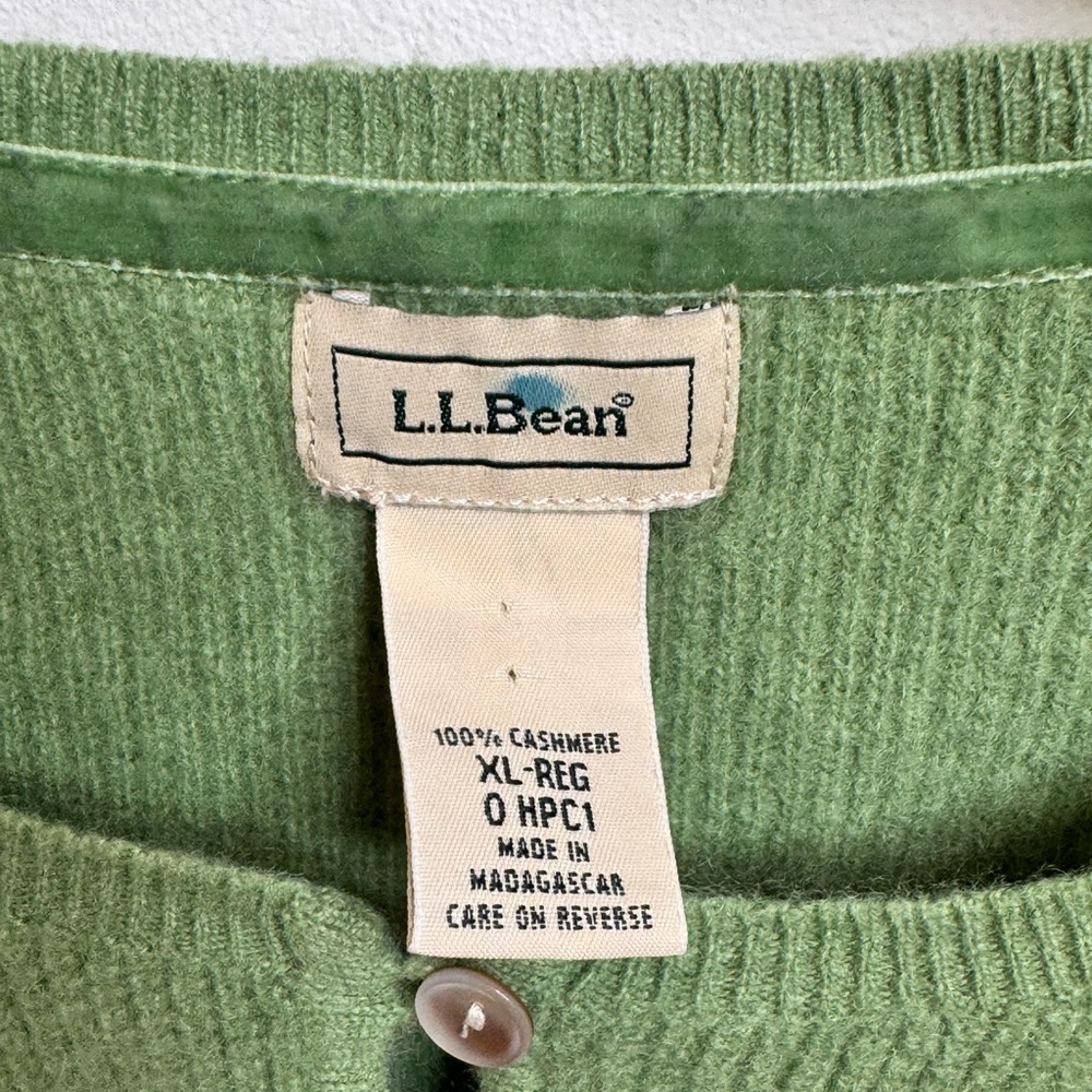 L.L. Bean Cashmere 100% Women's Green Sweater - Picture 2 of 4